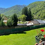 Pretty Mountain View 2-bedroom Pyrenees Apartament