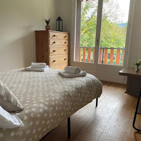 Pretty Mountain View 2-bedroom Pyrenees Lägenhet *