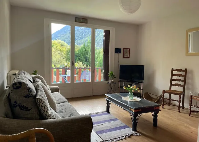 Pretty Mountain View 2-bedroom Pyrenees Lägenhet *