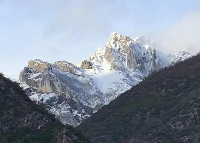 Pretty Mountain View 2-bedroom Pyrenees