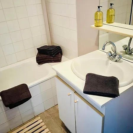 Pretty Mountain View 2-bedroom Pyrenees