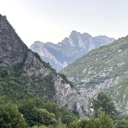 Daire Pretty Mountain View 2-bedroom Pyrenees *