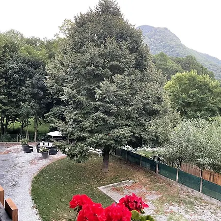 Pretty Mountain View 2-bedroom Pyrenees Апартаменты Saint-Beat