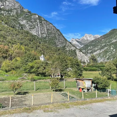 Pretty Mountain View 2-bedroom Pyrenees *