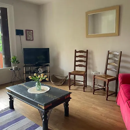 Pretty Mountain View 2-bedroom Pyrenees Апартаменты *
