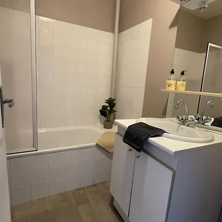 Pretty Mountain View 2-bedroom Pyrenees Апартаменты