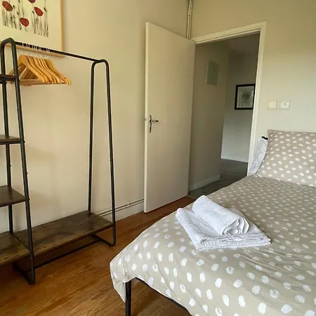 Pretty Mountain View 2-bedroom Pyrenees *