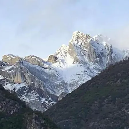 Pretty Mountain View 2-bedroom Pyrenees