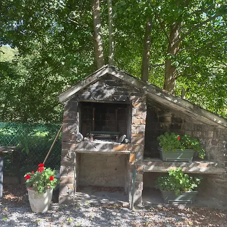 Pretty Mountain View 2-bedroom Pyrenees 아파트