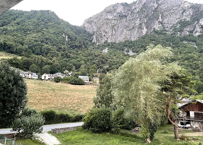 Apartment Pretty Mountain View 2-bedroom Pyrenees Saint-Béat