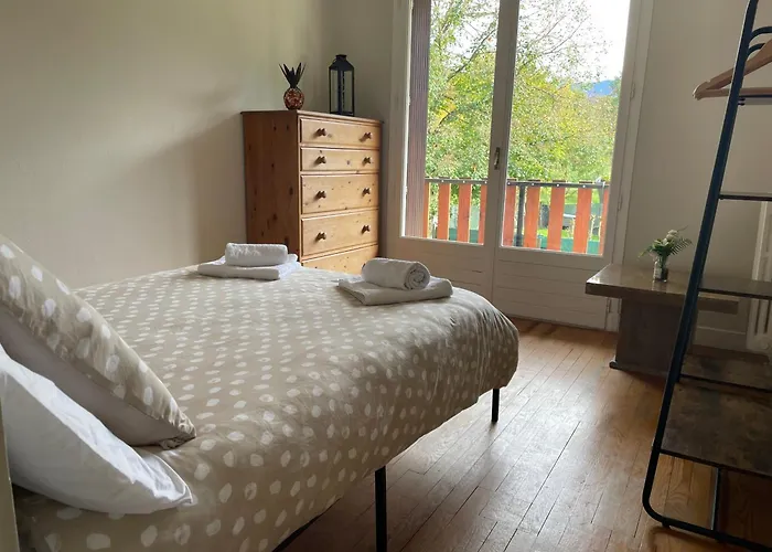 Pretty Mountain View 2-bedroom Pyrenees Apartment *