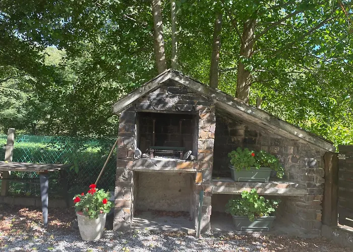 Pretty Mountain View 2-bedroom Pyrenees Apartment